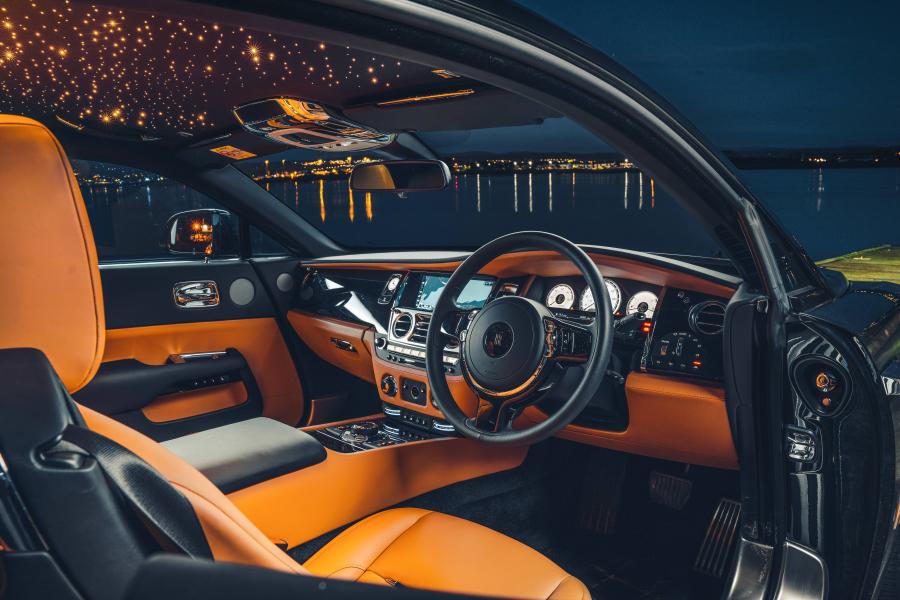 Интерьер Rolls-Royce Wraith 2016 года  (UK) (фото 6 из 18)